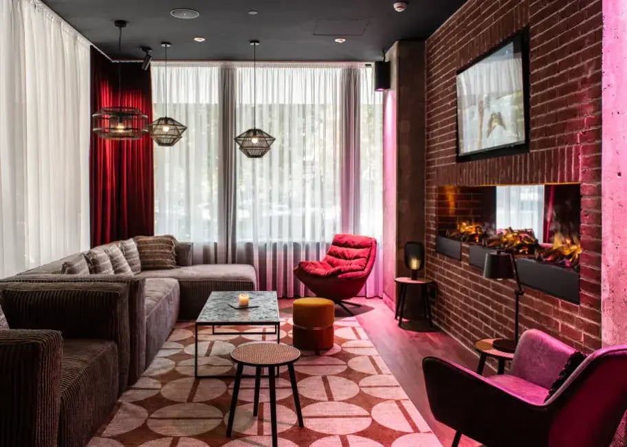 BRE_Lounge_3_300dpi_01fa201e157439228b637d02fc_913_650-1