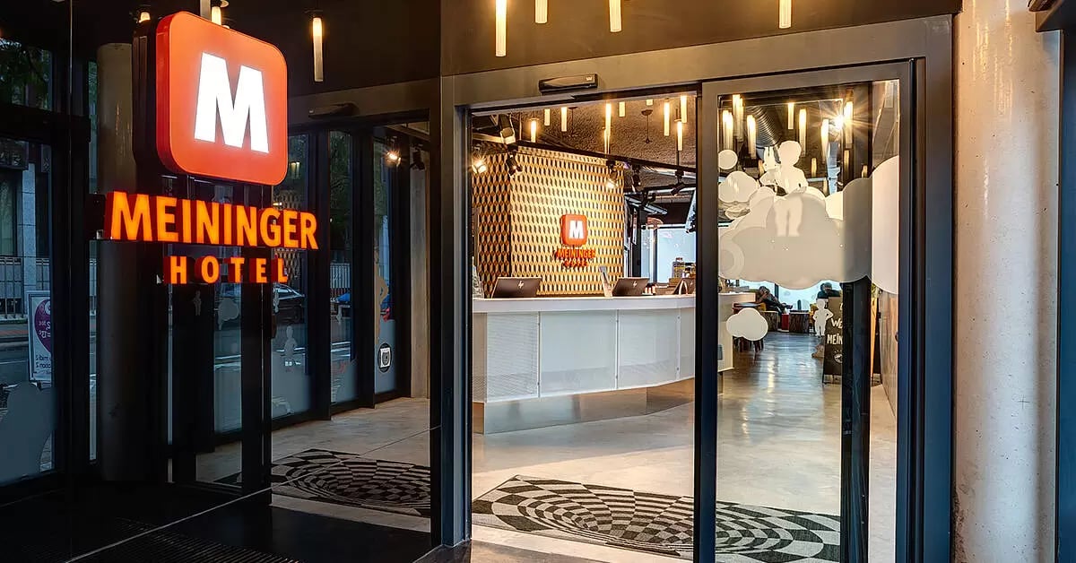 csm_MEININGER-Hotel-Bruxelles-Gare-du-Midi-Foyer-1-WSC2399-Web_Opengraph_1200x1200_01_e2697027e5